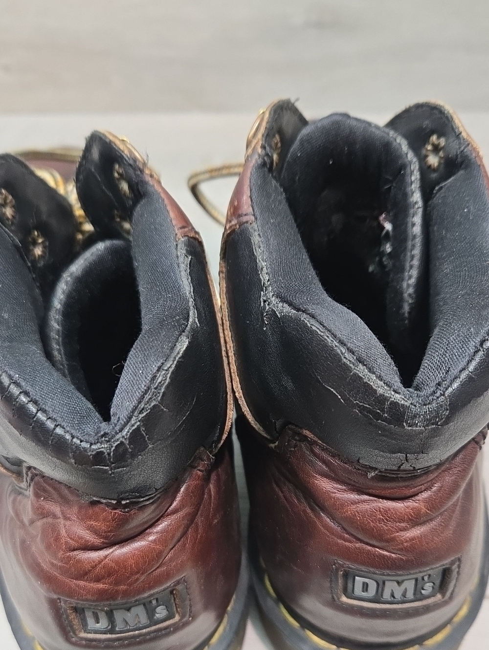 Vintage Dr. Martens Men's 9738 High Top Leather Lace-Up Boots Shoes Sneakers 9M - Picture 8 of 13